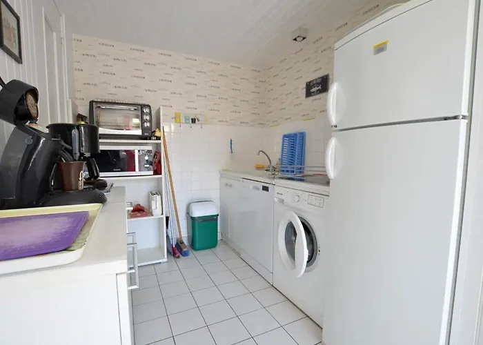 Holiday home Maison 4 Pieces Au Centre De La Palmyre - 2 Chambres, Animaux Admis - Fr-1-705-34 La Palmyre
