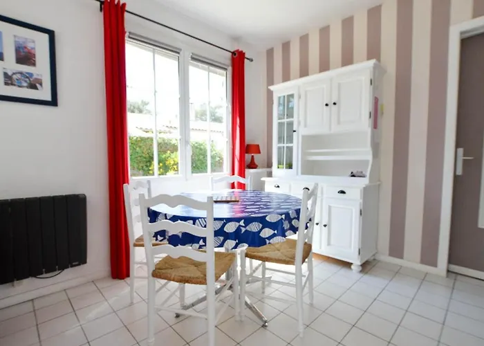 Maison 4 Pieces Au Centre De La Palmyre - 2 Chambres, Animaux Admis - Fr-1-705-34 Holiday home